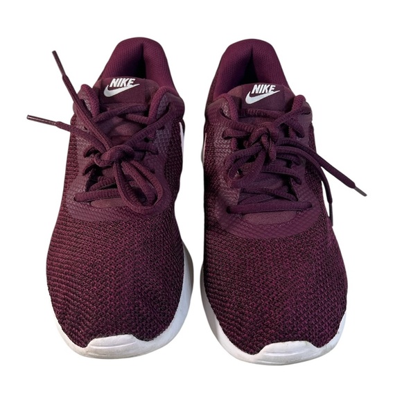 Nike Tanjun Women’s Running Shoes, Color Bordeaux/White, Size 9 - Picture 2 of 8